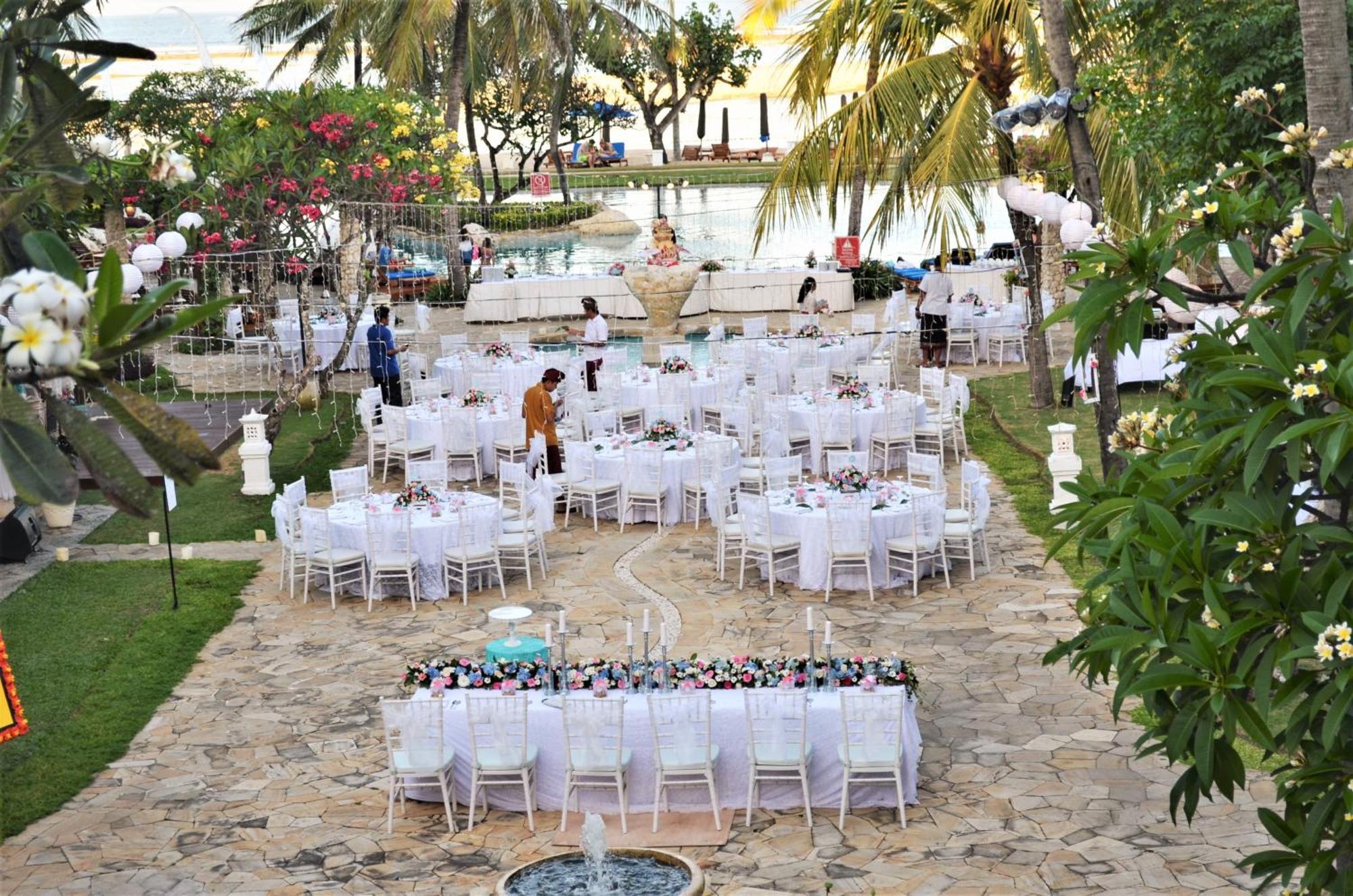 Hotel Nikko Bali Benoa Beach Нуса-Дуа Экстерьер фото A wedding reception at a resort