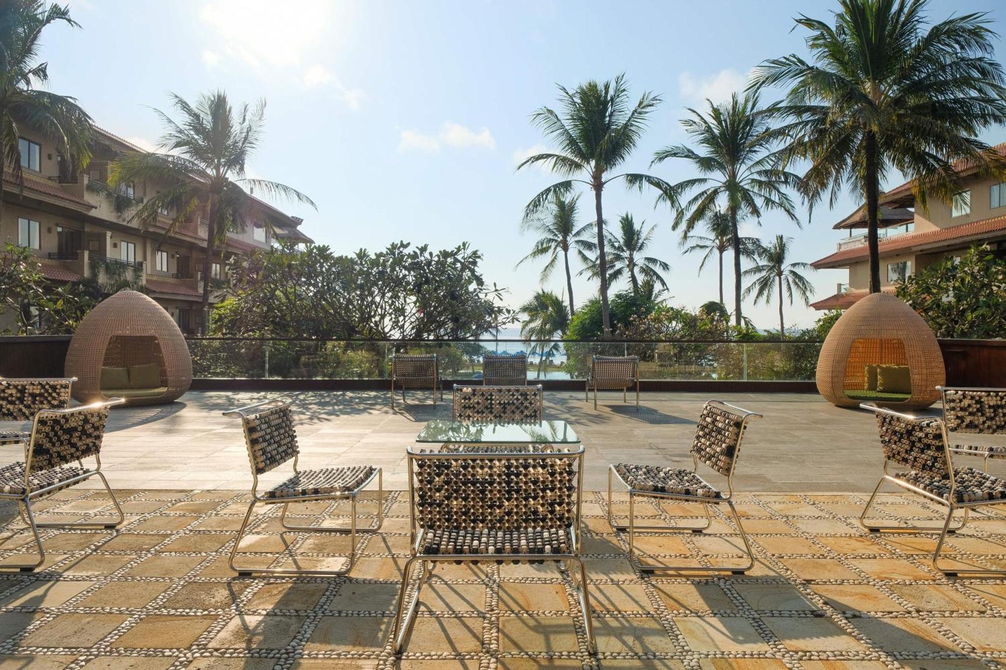 Hotel Nikko Bali Benoa Beach Нуса-Дуа Экстерьер фото The pool at the Royal Island Resort and Spa