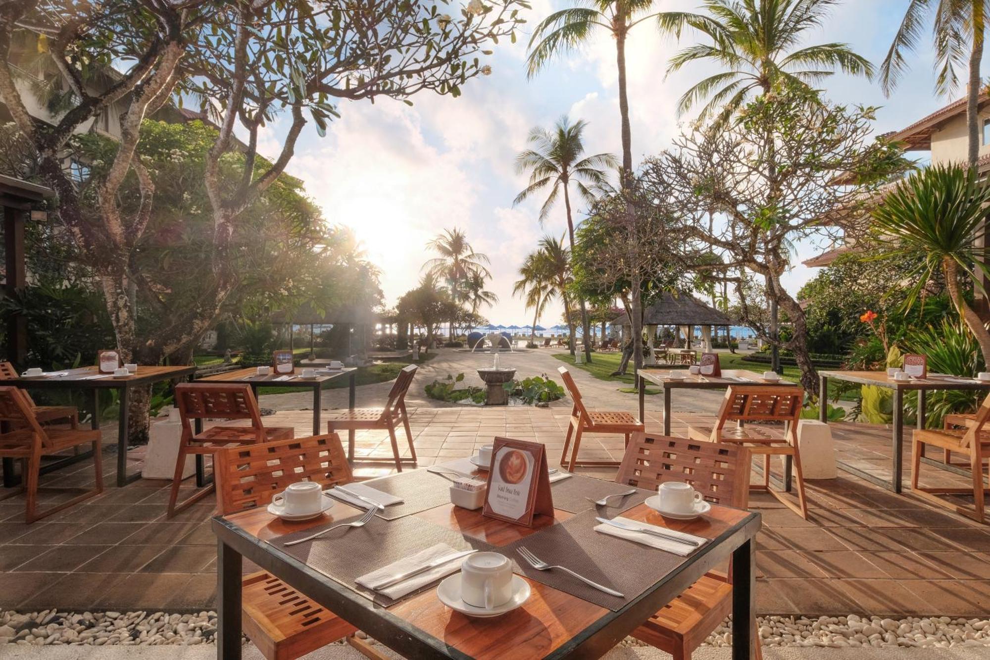 Hotel Nikko Bali Benoa Beach Нуса-Дуа Экстерьер фото The Deck
