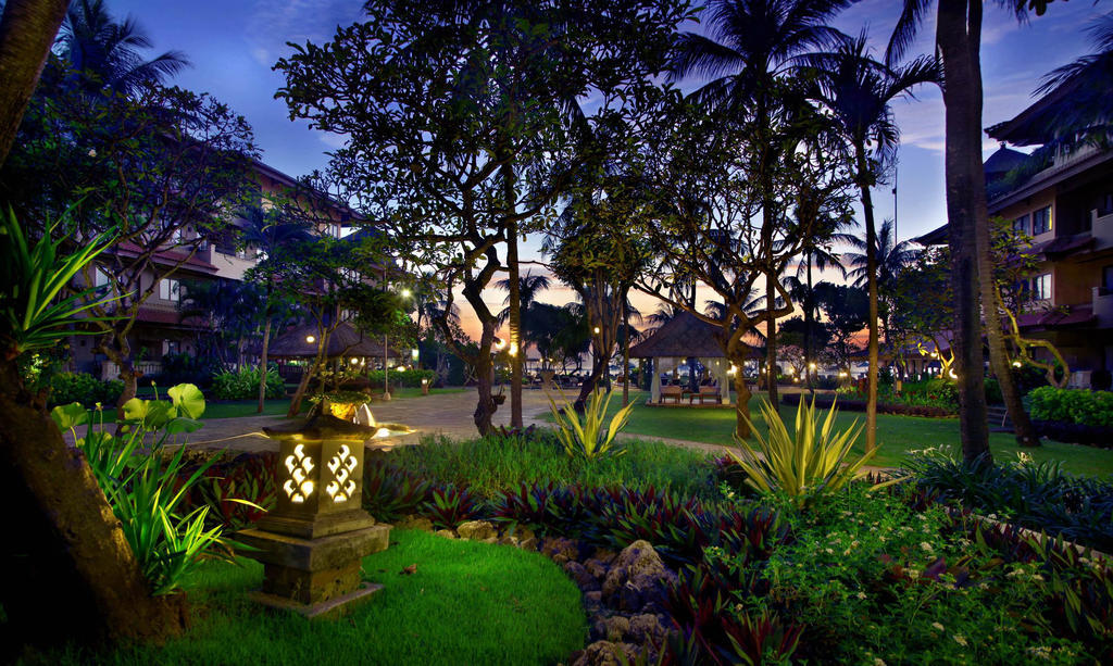 Hotel Nikko Bali Benoa Beach Нуса-Дуа Экстерьер фото The garden at the hotel